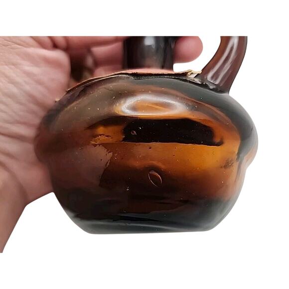 Vintage Aceite Miniature Amber Glass Pitcher Cork Stopper Gold Tone Chain Retro - Picture 10 of 10